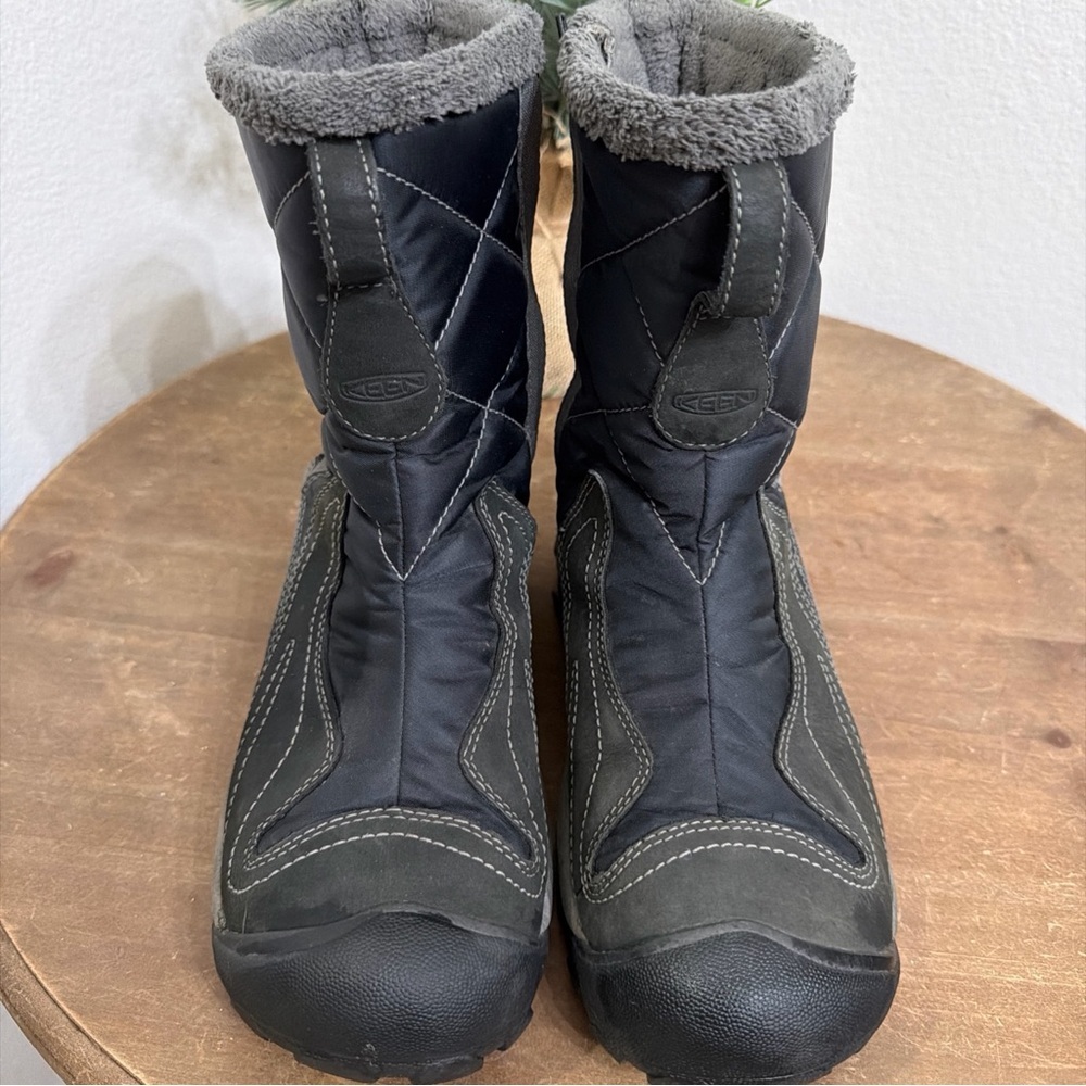 Keen Women’s Black Snow Quilted Boots with Gray Fleece Cuff✨8.5